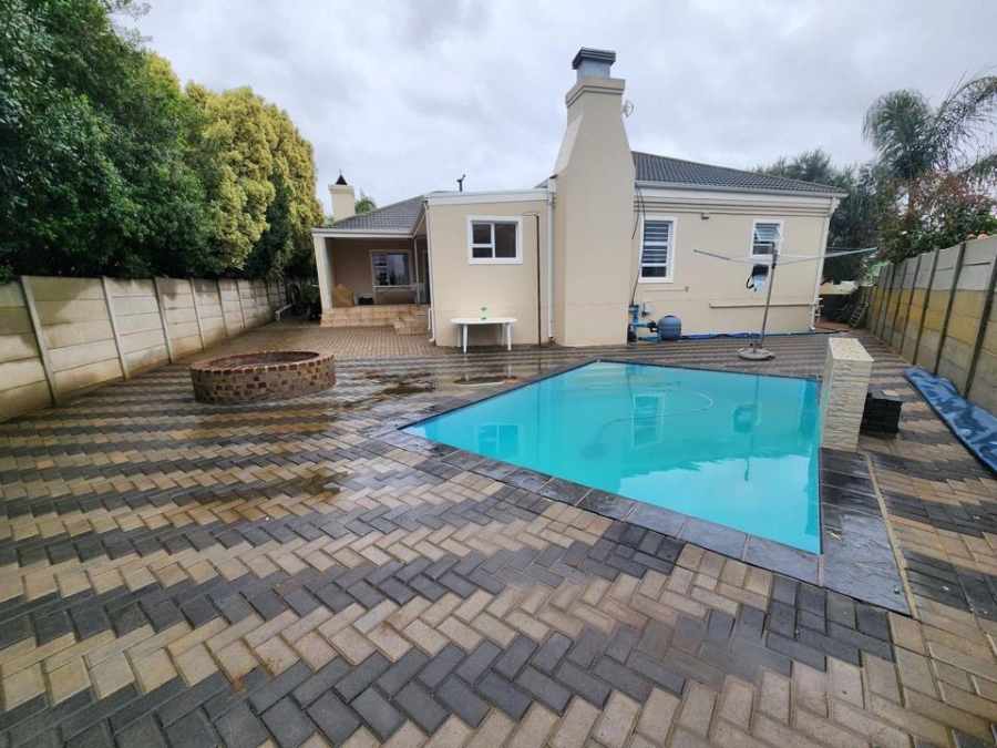 4 Bedroom Property for Sale in Panorama Western Cape